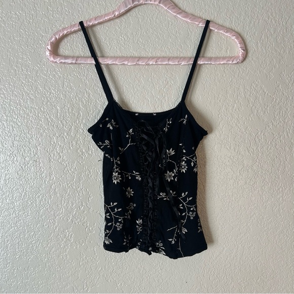 Floral Lace-Up Black Tank Top 🖤 - Picture 2 of 3